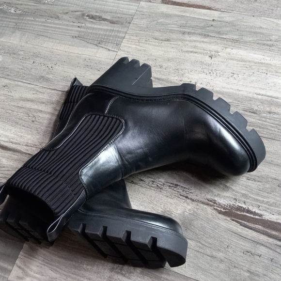 ZARA Women's Chelsea Boots Lether Elastic Detail Track Soles Sack Boot Sz 6.5 - Picture 6 of 16